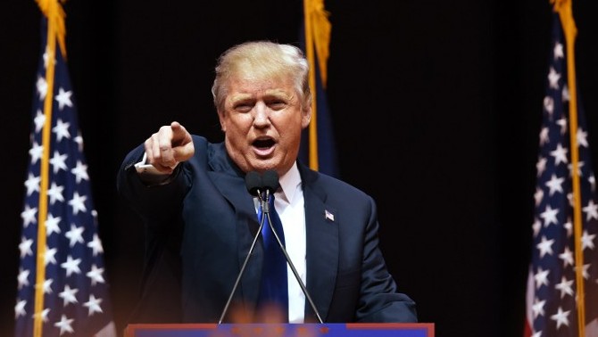 US Republican presidential hopeful Donald Trump speaks to the crowd during a rally February 8, 2016 in Manchester, NH. (AFP / Don EMMERT) US Republican presidential hopeful Donald Trump speaks to the crowd during a rally February 8, 2016 in Manchester, NH. (AFP / Don EMMERT)