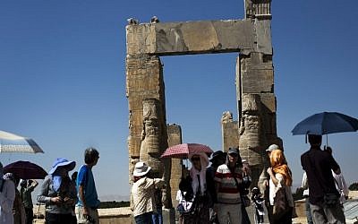 Chinese tourists from Hong Kong visiting the Gate of All Nations at the ancient Persian city of Persepolis near Shiraz in southern Iran, September 26, 2014 (AFP / BEHROUZ MEHRI)