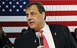 New Jersey Governor Chris Christie speaks at a town hall event at a metal fabrication company in Hudson, New Hampshire, on February 8, 2016. (AFP/Dominick Reuter)