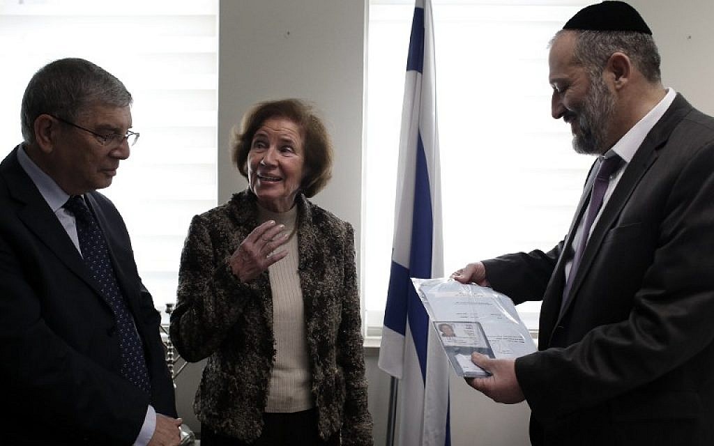 German Nazi-hunter Beate Klarsfeld, center, receives her Israeli ID from Interior Minister Aryeh Deri, right, Yad Vashem head Avraham Shalev in Jerusalem on February 15, 2016. (AFP / THOMAS COEX)