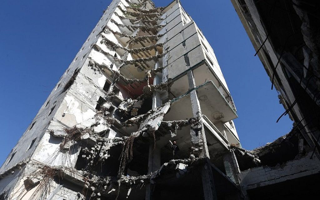 Ruins of a building that was destroyed in the 2014 Gaza war, in Gaza City, on February 16, 2016. (AFP / MOHAMMED ABED)