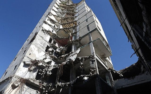 Ruins of a building that was destroyed in the 2014 Gaza war, in Gaza City, on February 16, 2016. (AFP / MOHAMMED ABED)