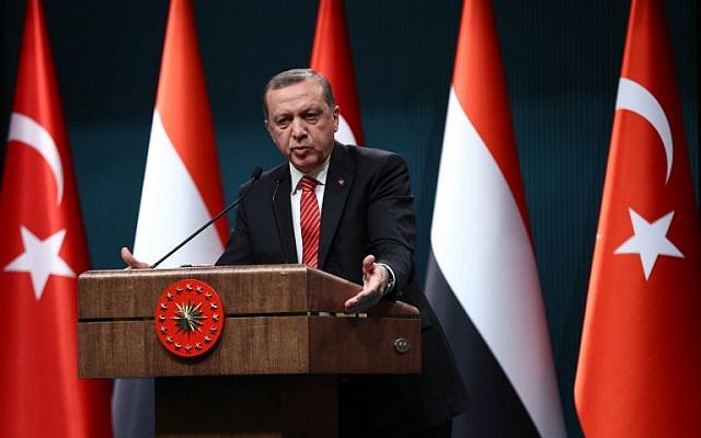 Turkish President Recep Tayyip Erdogan addresses a joint press conference with Yemen's president at the presidential complex in Ankara on February 16, 2016. (AFP / ADEM ALTAN)
