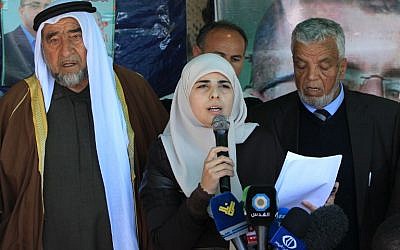 Fayha Shalash, the wife of Mohammed al-Qiq, speaks to the press upon her husband's anouncement to end his 94-day hunger strike, on February 26, 2016. (AFP / HAZEM BADER) Fayha Shalash, the wife of Mohammed al-Qiq, speaks to the press upon her husband's anouncement to end his 94-day hunger strike, on February 26, 2016. (AFP / HAZEM BADER)