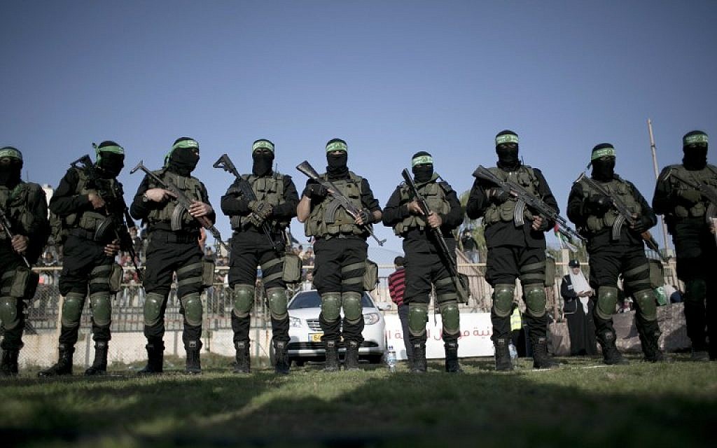 Hamas fighters take part in an anti-Israel rally in the southern Gaza Strip town of Rafah, February 26, 2016. (AFP/Said Khatib)