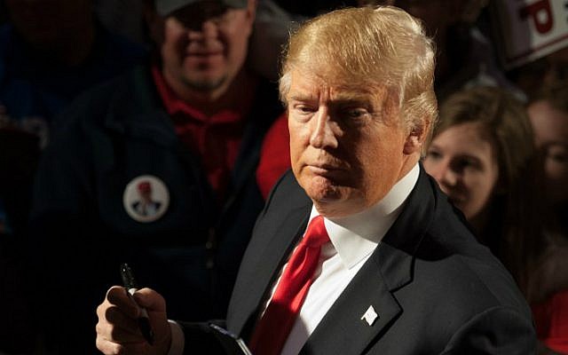 Republican presidential candidate Donald Trump signs autographs for supporters at the conclusion of a Trump rally at Millington Regional Jetport on February 27, 2016 in Millington, Tennessee. (Michael B. Thomas/AFP) Republican presidential candidate Donald Trump signs autographs for supporters at the conclusion of a Trump rally at Millington Regional Jetport on February 27, 2016 in Millington, Tennessee. (Michael B. Thomas/AFP)