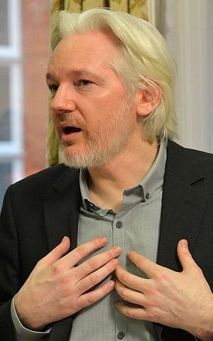 This file photo taken on August 18, 2014 shows WikiLeaks founder Julian Assange during a press conference inside the Ecuadorian Embassy in London where Assange has been holed up. AFP / POOL / JOHN STILLWELL)