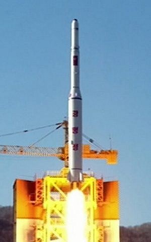 This picture taken from North Korean TV and released by South Korean news agency Yonhap on February 7, 2016 shows North Korea's locket launch of earth observation satellite Kwangmyong 4 (AFP PHOTO / North Korean TV via YONHAP)