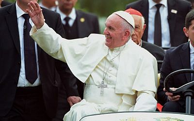 Pope Francis waves during a meeting with young people at Morelos stadium in Morelia, Michoacan State, Mexico on February 16, 2016. (AFP PHOTO/ALFREDO ESTRELLA)