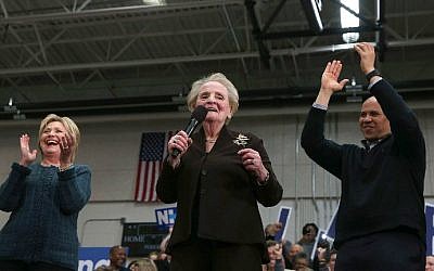 From left: Democratic presidential candidate Hillary Clinton, former secretary of state Madeleine Albright and Senator Cory Booker (D-New Jersey) at a campaign event at Rundlett Middle School on February 6, 2016 in Concord, New Hampshire. (Justin Sullivan/Getty Images/AFP)