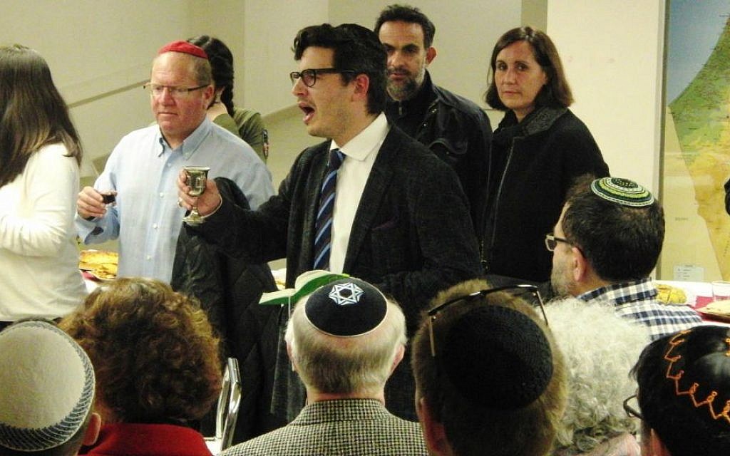 Haim Casas surrounded by congregants at Atid in Barcelona, 2015. (Antoni Moreno)