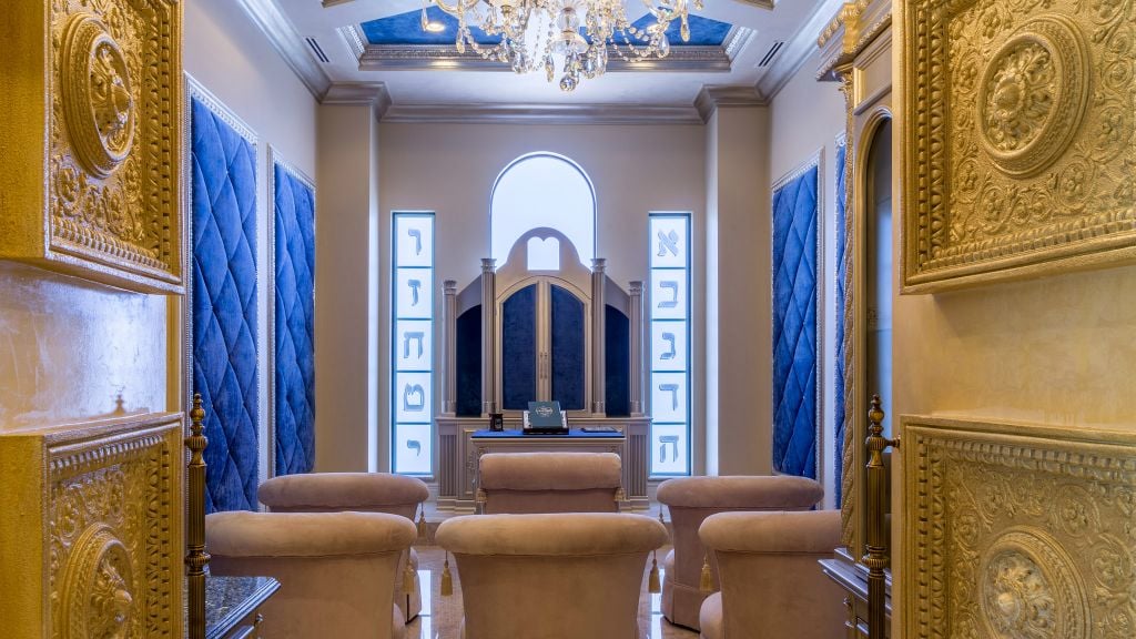 The synagogue in the house at 3600 Estate Oak Circle in Fort Lauderdale, Florida. The house is on the market for $7.5 million. (Courtesy of Lifestyle Production) The synagogue in the house at 3600 Estate Oak Circle in Fort Lauderdale, Florida. The house is on the market for $7.5 million. (Courtesy of Lifestyle Production)