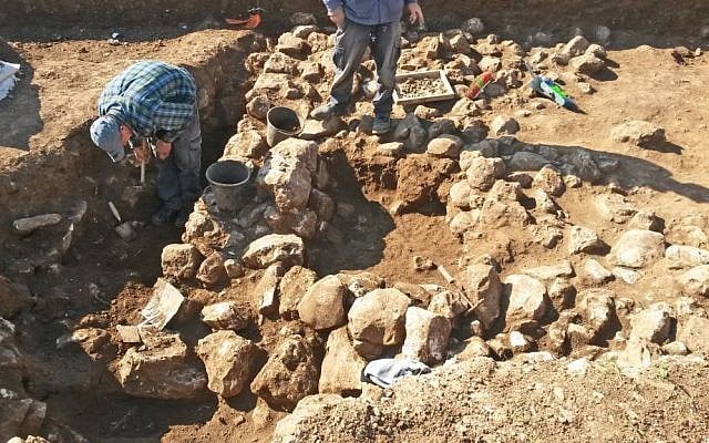 Archaeological excavations in the Shuafat neighborhood, northern Jerusalem. (Israel Antiquities Authority)