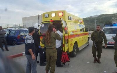 Rescue personnel at the scene of a stabbing attack north of Jerusalem on Thursday, February 18, 2016 (United Hatzalah) Rescue personnel at the scene of a stabbing attack north of Jerusalem on Thursday, February 18, 2016 (United Hatzalah)