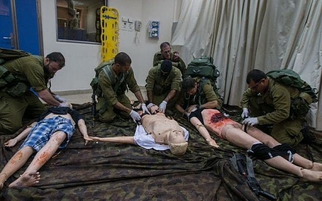 IDF medical personnel treat their 'patients,' smart dolls that mimics the human respiratory and circulatory systems, in the Medical Simulation Center at Tel Hashomer Hospital in Ramat Gan on February 11, 2016. (Adi Brown/IDF Spokesperson's Unit)