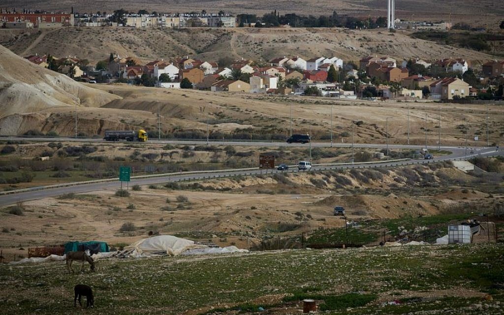 A glance at Yeruham from afar (Miriam Alster/Flash 90)