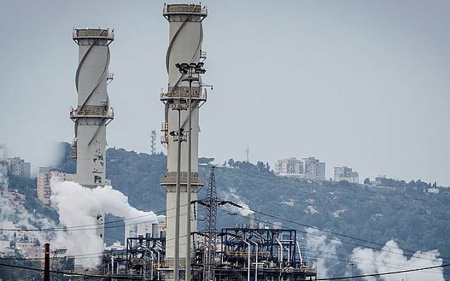 Pollution in the northern Israeli city of Haifa in April 2015. (Basel Awidat/Flash90) Pollution in the northern Israeli city of Haifa in April 2015. (Basel Awidat/Flash90)