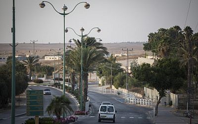 Illustrative: The Bedouin city of Rahat in south Israel, on August 18, 2015. (Hadas Parush/Flash90)
