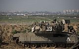 IDF soldiers by the Gaza border, near Kibbutz Nir Am, in southern Israel, on January 13, 2016 (Hadas Parush/Flash90)