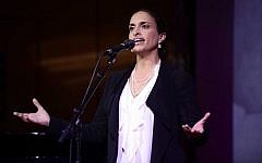 File: Singer Achinoam Nini performs during a memorial ceremony for the late Yossi Sarid, on January 12, 2016. (Tomer Neuberg/Flash90)