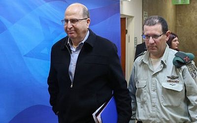 Moshe Ya'alon in Jerusalem on January 17, 2016. (Amit Shabi/POOL)