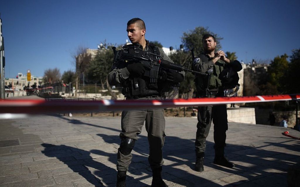 Police at the scene of a shooting and stabbing attack near Damascus Gate, Jerusalem, February 3, 2016. (Yonatan Sindel/Flash90) Police at the scene of a shooting and stabbing attack near Damascus Gate, Jerusalem, February 3, 2016. (Yonatan Sindel/Flash90)