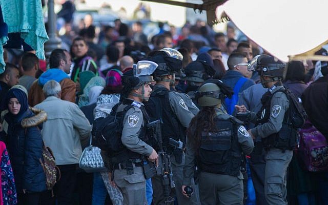 Border Police hold back the crowd at the scene of a shooting and stabbing attack near Damascus Gate, Jerusalem, February 3, 2016. (Yonatan Sindel/Flash90) Border Police hold back the crowd at the scene of a shooting and stabbing attack near Damascus Gate, Jerusalem, February 3, 2016. (Yonatan Sindel/Flash90)