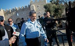 Police Commissioner Roni Alsheich at the scene of a shooting and stabbing attack near Damascus Gate, Jerusalem, February 3, 2016. (Yonatan Sindel/Flash90)