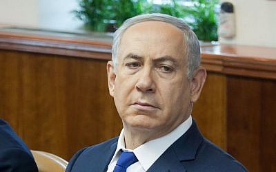 Prime Minister Benjamin Netanyahu leads the weekly cabinet meeting in Jerusalem, February 21, 2016. (Emil Salman/Pool)