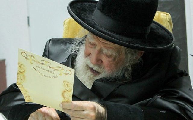 The late Rabbi Yohanan Sofer at his home in Jerusalem on November 11, 2014. (Flash90)
