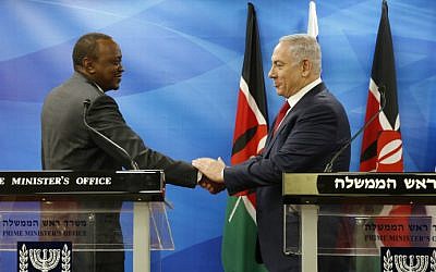 Kenya's President Uhuru Kenyatta (L) shakes hands with Prime Minister Benjamin Netanyahu as they deliver joint statements in Jerusalem on February 23, 2016. (AMIR COHEN / POOL / AFP)