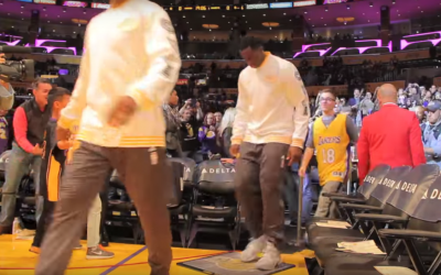 Yitzi Teichman runs out with the Lakers on January 31, 2015 (YouTube screenshot)