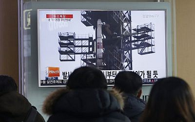South Koreans watch a TV news program with footage of North Korea's rocket launch plans, at Seoul Railway Station in Seoul, South Korea, Wednesday, February 3, 2016. (AP Photo/Ahn Young-joon)