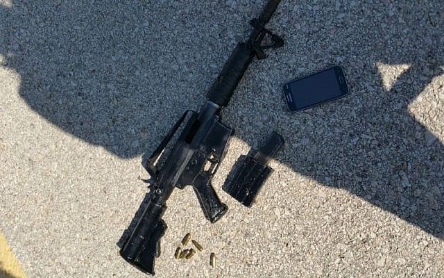 A rifle that the IDF said was used in a shooting attack against soldiers in the northern West Bank on Sunday, February 14, 2016 (PMO/Twitter) A rifle that the IDF said was used in a shooting attack against soldiers in the northern West Bank on Sunday, February 14, 2016 (PMO/Twitter)