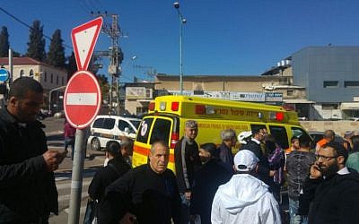 Emergency services at the site of a stabbing attack in Ramle, January 4, 2016. (Magen David Adom)