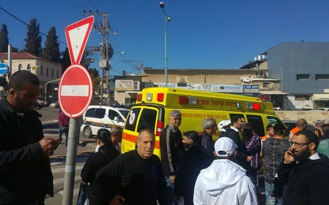 Emergency services at the site of a stabbing attack in Ramle, January 4, 2016. (Magen David Adom)