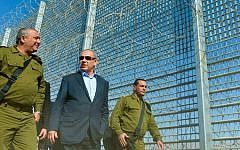 Israeli Prime Minister Benjamin Netanyahu and IDF Chief of Staff Gadi Eisenkot visit construction work on the fence between Israel and Jordan. February 9, 2016. (Kobi Gideon/GPO)