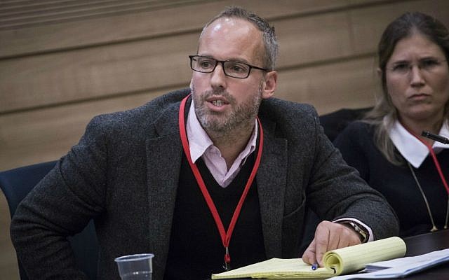 Reuters journalist and Foreign Press Association head Luke Baker at a subcommittee meeting on the issue of false or biased reporting on Israel news in international media, February 9, 2016. (Hadas Parush/Flash90)