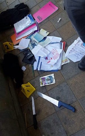 Knives and contents of a backpack used by attackers in a stabbing in Ramle on February 4, 2016. (Courtesy: Israel Police)