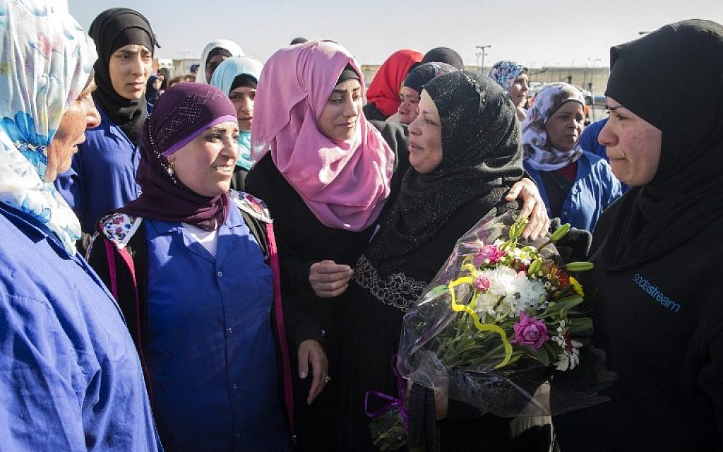 Arab-Israeli women part from a Palestinian colleague (2ndR) at SodaStream's plant in the Israeli city of Rahat in the Negev desert. She was one of the last Palestinian employees of the SodaStream drinks firm laid off following a work permit battle on February 29, 2016 (AFP / JACK GUEZ) Arab-Israeli women part from a Palestinian colleague (2ndR) at SodaStream's plant in the Israeli city of Rahat in the Negev desert. She was one of the last Palestinian employees of the SodaStream drinks firm laid off following a work permit battle on February 29, 2016 (AFP / JACK GUEZ)