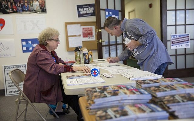 A volunteer checks in for a phone banking event at Hillary Clinton's Dallas, Texas campaign headquarters on Super Tuesday, March 1, 2016. (AFP/Laura Buckman) A volunteer checks in for a phone banking event at Hillary Clinton's Dallas, Texas campaign headquarters on Super Tuesday, March 1, 2016. (AFP/Laura Buckman)