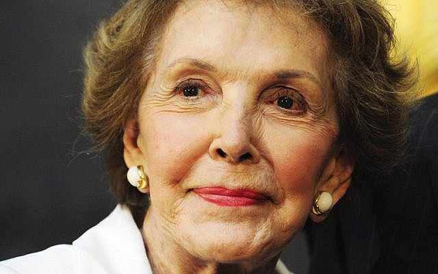 This file photo taken on June 2, 2009 shows former US First Lady Nancy Reagan at the unveiling of a statue of her husband, US President Ronald Reagan, in Washington, DC. (AFP/KAREN BLEIER) This file photo taken on June 2, 2009 shows former US First Lady Nancy Reagan at the unveiling of a statue of her husband, US President Ronald Reagan, in Washington, DC. (AFP/KAREN BLEIER)