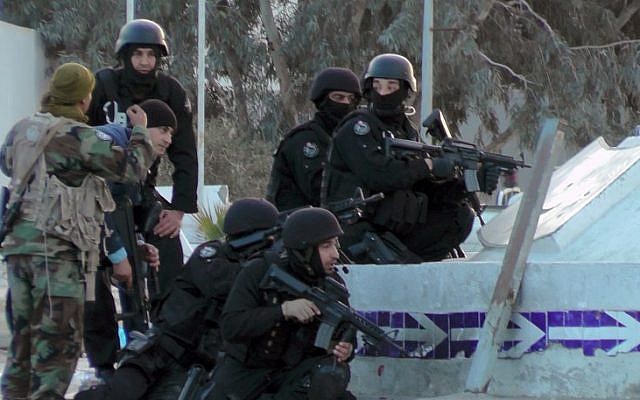 Tunisian special forces take position during clashes with militants in the southern town of Ben Guerdane, near the Libyan border, March 7, 2016.
(AFP/FATHI NASRI) Tunisian special forces take position during clashes with militants in the southern town of Ben Guerdane, near the Libyan border, March 7, 2016.
(AFP/FATHI NASRI)