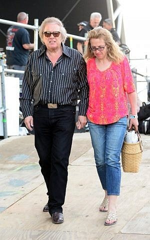 This file photo taken on April 26, 2014 shows US musician Don McLean (L) backstage with his wife Patrisha during day 2 of the 2014 Stagecoach: California's Country Music Festival at the Empire Polo Club in Indio, California. (AFP / GETTY IMAGES NORTH AMERICA / Frazer Harrison)