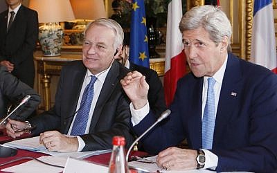 French Foreign Minister Jean Marc Ayrault (L) and US Secretary of State John Kerry atttend a meeting on the Mideast crisis on March 13, 2016 at the Quai d'Orsay ministry in Paris. (AFP / POOL / GONZALO FUENTES)