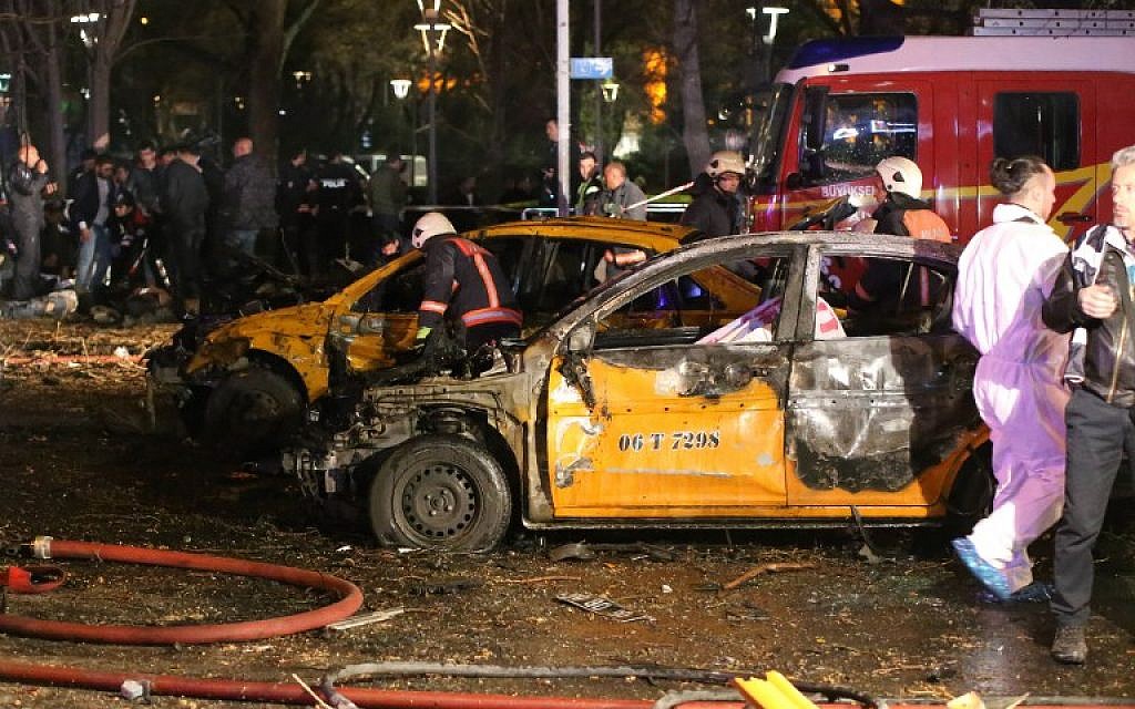 Forensic police work near burnt-out vehicles at the scene of a blast in Ankara on March 13, 2016.
(AFP / EROL UCEM)
