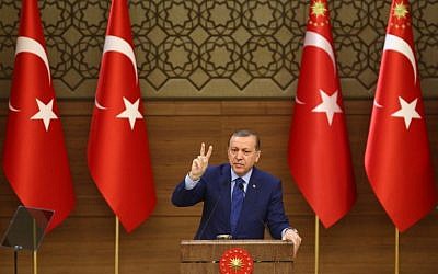 Turkish President Recep Tayyip Erdogan delivers a speech at the Presidential Complex in Ankara on March 16, 2016.  (AFP / ADEM ALTAN)