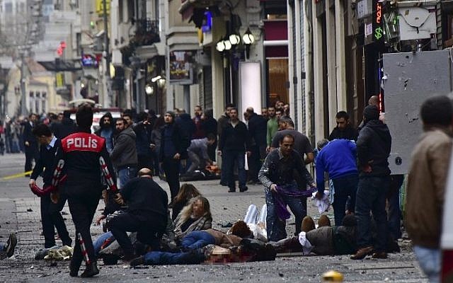 Injured people get assistance on the scene of an explosion on the pedestrian Istiklal avenue in Istanbul on March 19, 2016. (Etkin News agency/AFP) Injured people get assistance on the scene of an explosion on the pedestrian Istiklal avenue in Istanbul on March 19, 2016. (Etkin News agency/AFP)