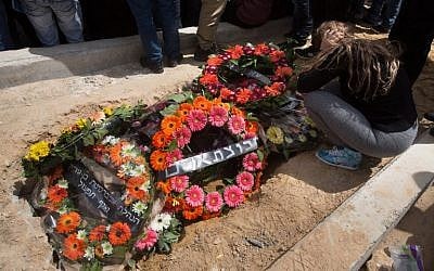 A relative mourns over the grave of 60-year-old Simcha Damari during her funeral in the southern Israeli city of Dimona on March 21, 2016. Damari was one of three Israelis killed in a suicide bombing in Istanbul on March 19.(AFP / MENAHEM KAHANA)