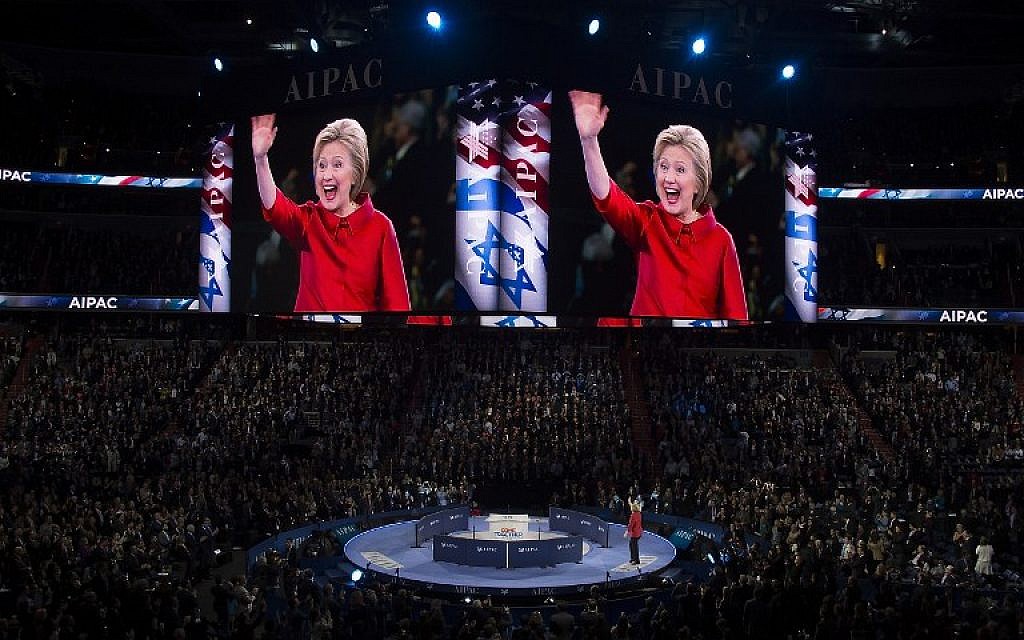 Democratic presidential candidate Hillary Clinton waves as she arrive to speak during the 2016 AIPAC Policy Conference in Washington, DC, March 21, 2016. (AFP / Jim Watson)